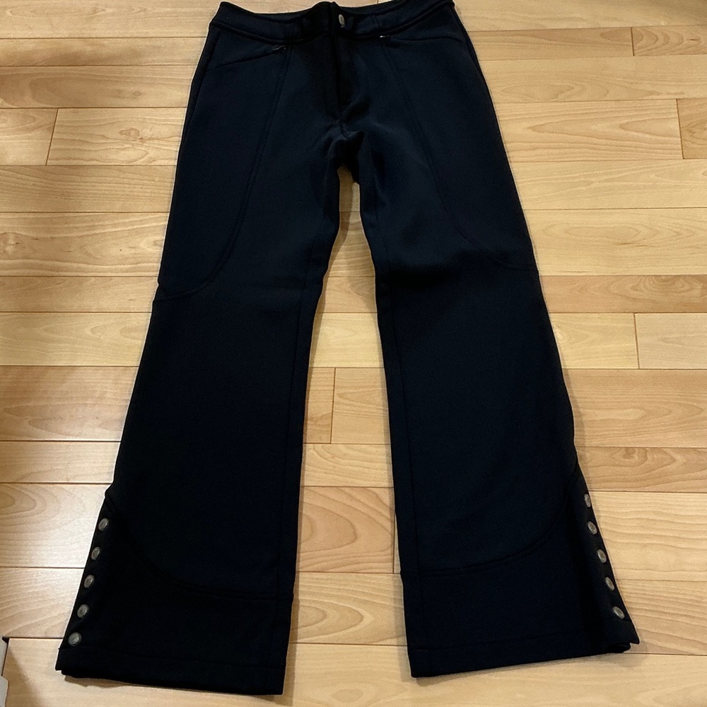 Athleta Black fleece lined ski Pants with snap on bottom legs size 8